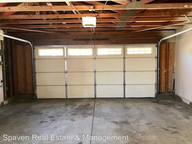 Building Photo - Cul-De-Sac Home
