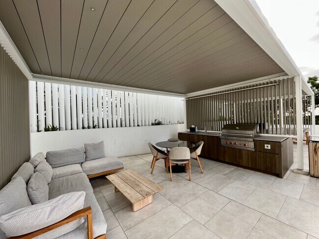 Building Photo - Koula: New 2 Bed, 2 Bath Condo with 1 Park...