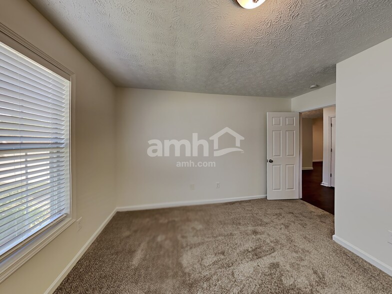 Building Photo - 149 Waters Edge Dr