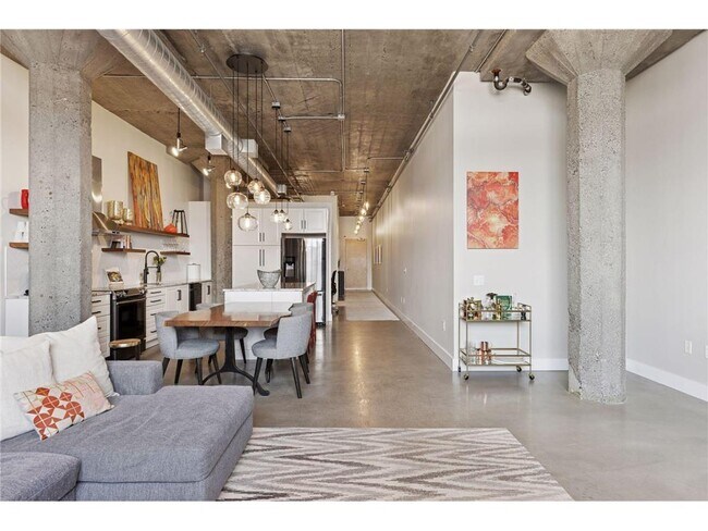 Building Photo - 718 N Washington Ave