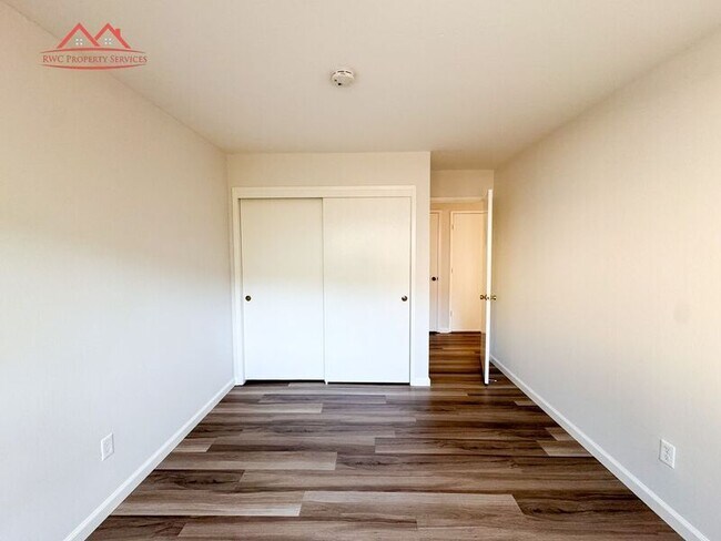 Building Photo - 411 College Ave