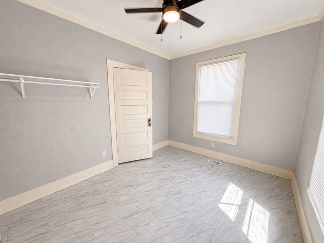 Building Photo - 1005 Alcoa Mkt St