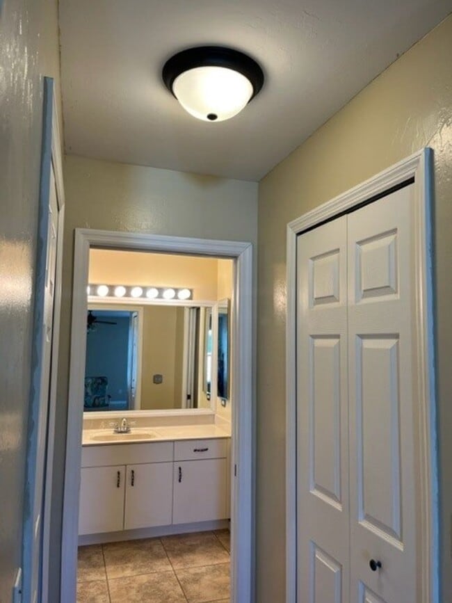 Building Photo - 2321 SW 19th St