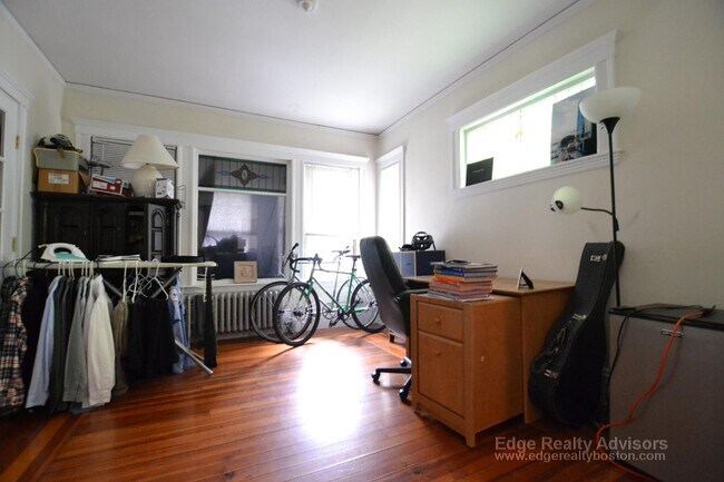 Building Photo - 52 Langley Rd