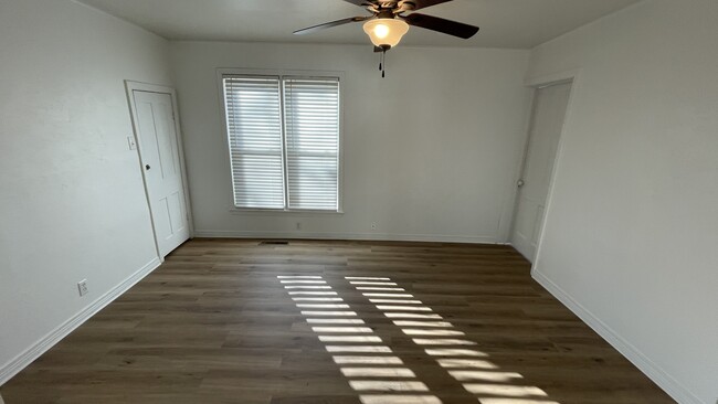 Middle bedroom - 315 East Logan Avenue