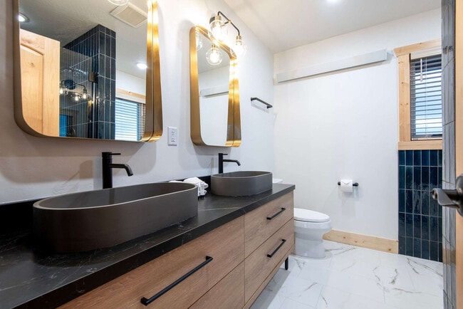 Building Photo - 4535 Roxanne St