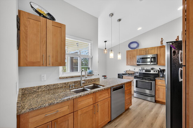 Building Photo - 18221 SE Fairview Cir