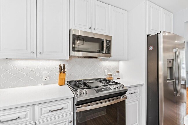 Building Photo - 3503 Vineland Dr