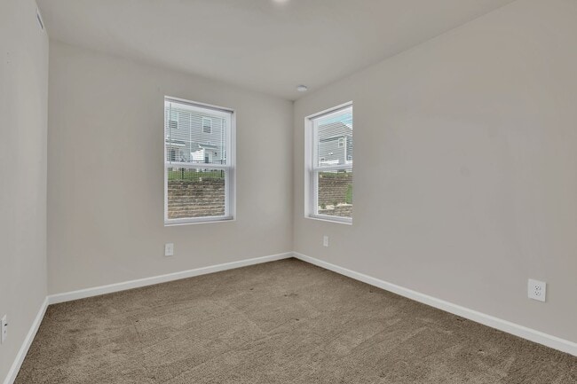 Building Photo - 3 bed/2.5 bath townhome in Tulip Hills wit...