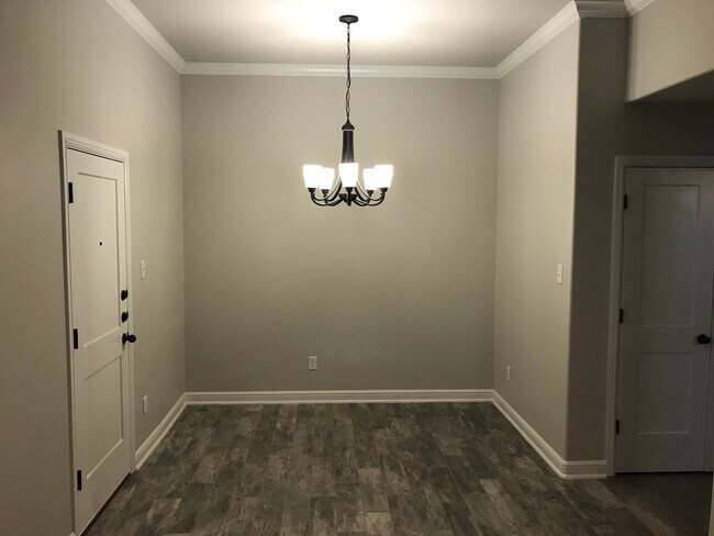 Building Photo - Charming 2 Bed / 2 Bath Duplex in Trimmier...