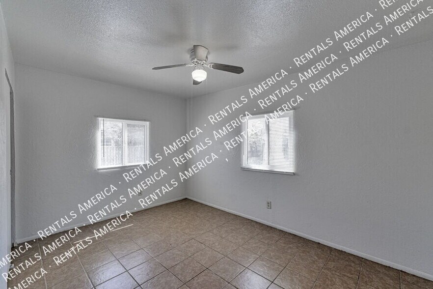 Building Photo - 2810 W Carnauba St