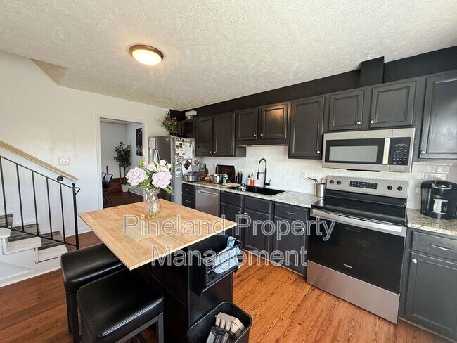 Building Photo - 815 Zapata Ln