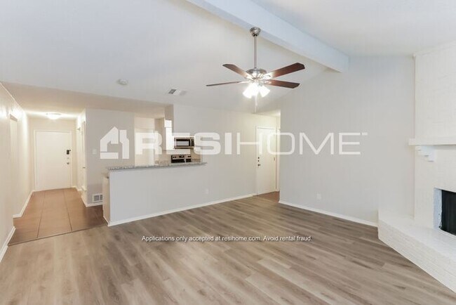 Building Photo - 913 Pepperidge Ct