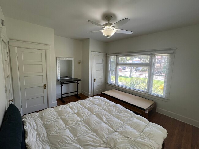 bedroom - 105 S El Molino Ave