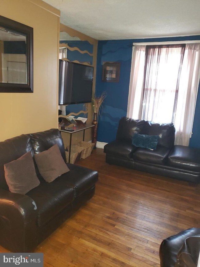 Building Photo - 1925 N Myrtlewood St