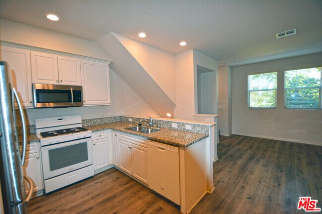 Building Photo - 14107 W Birch Ln