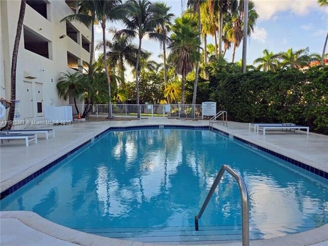 Building Photo - 1625 Kennedy Cswy