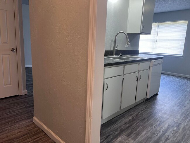 Building Photo - 14456 NE 4th St