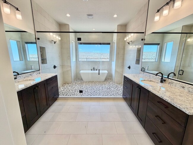 Building Photo - Beautiful Single-Level Home with Trail Access & Stunning Views!!! Pet Friendly!