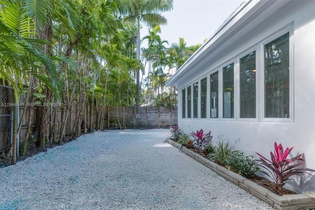 Building Photo - 680 NE 57th St