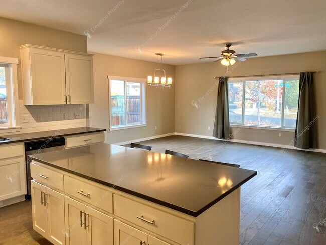 Building Photo - Bright Southeast Bend Home Near Canal Trai...