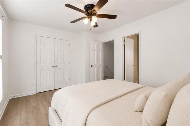 Building Photo - 245 Winding River Dr