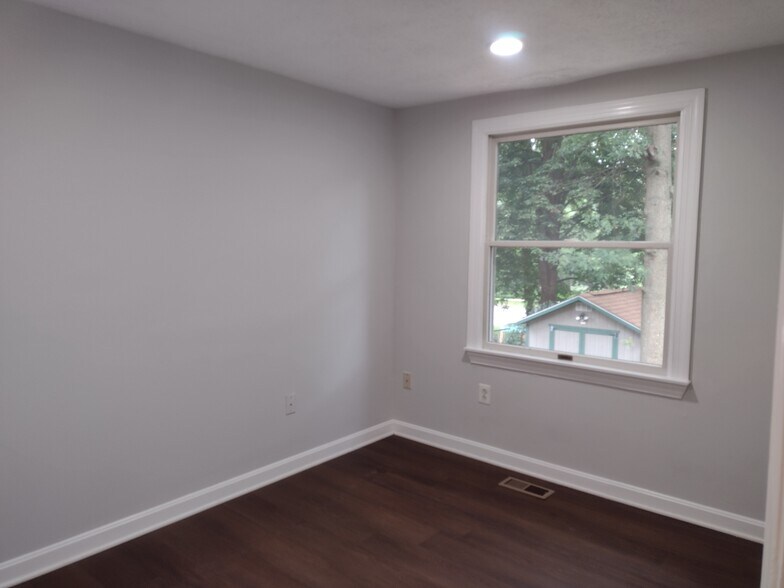 Building Photo - 6481 Barchink Pl
