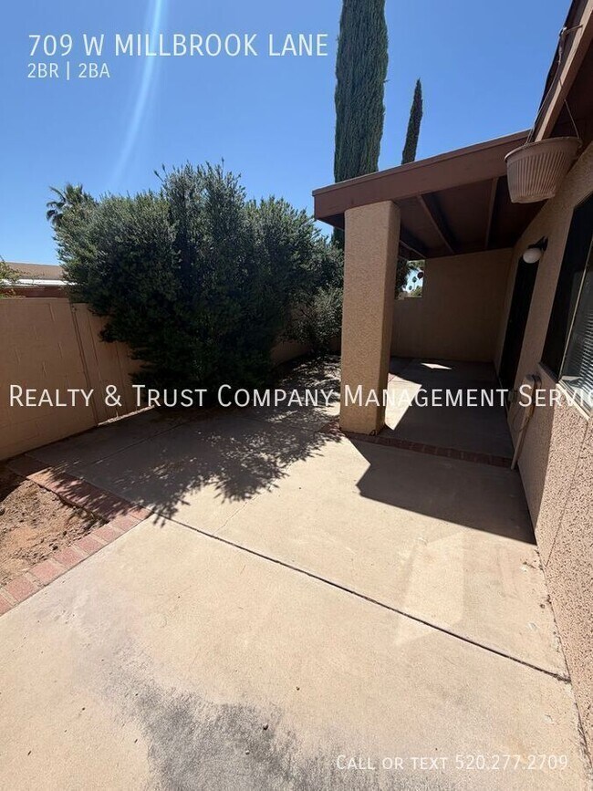 Building Photo - 709 W Millbrook Ln