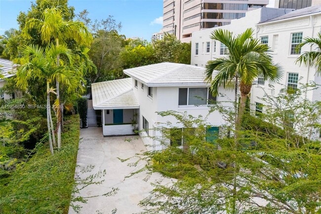 Building Photo - 126 Antiquera Ave