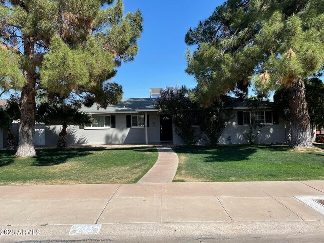 Building Photo - 3117 N 41st Pl