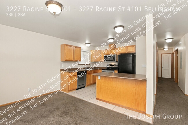 Building Photo - 3227 Racine St