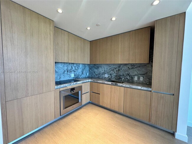 Building Photo - 500 Alton Rd