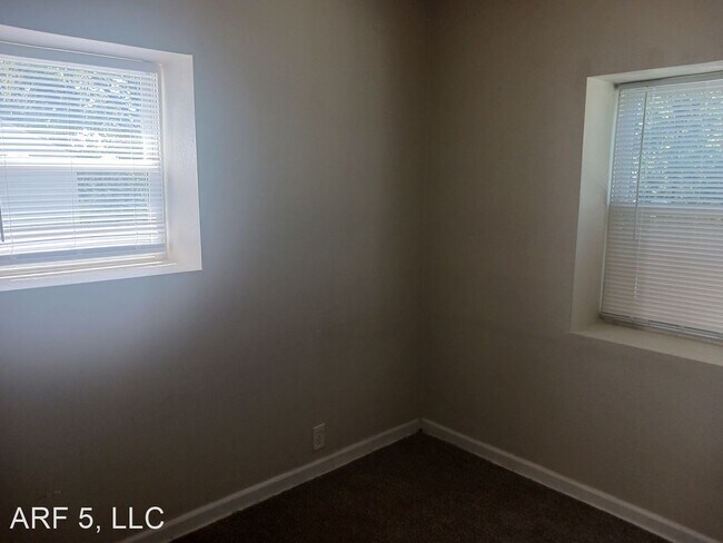 Building Photo - 2 br, 1 bath House - 743 N Kiger Road