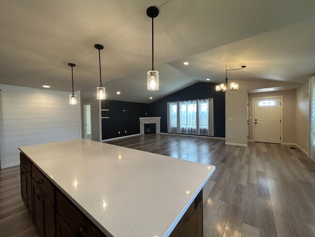 Building Photo - Corner Lot 3 Bed / 2 Bath Home with RV Parking – NW Redmond - PENDING APPLICATION