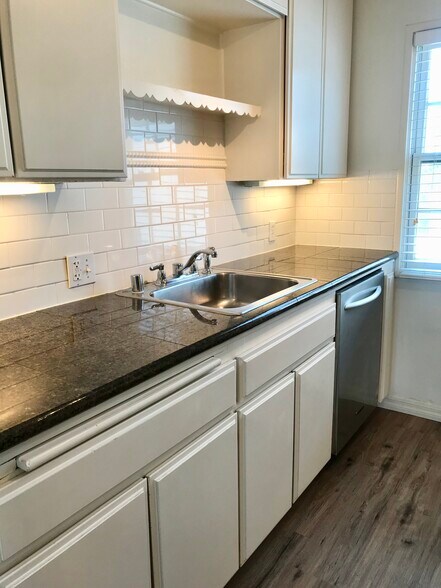 Building Photo - 4256 Noyes St