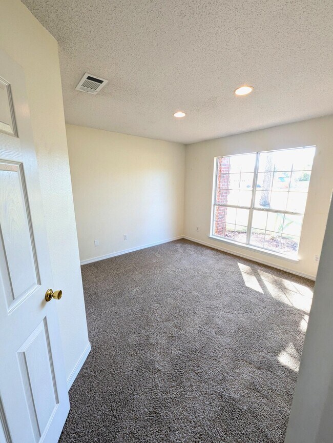 Building Photo - 7300 Rexford St