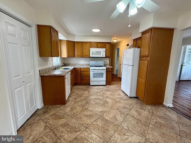 Building Photo - 1132 Howard Ave