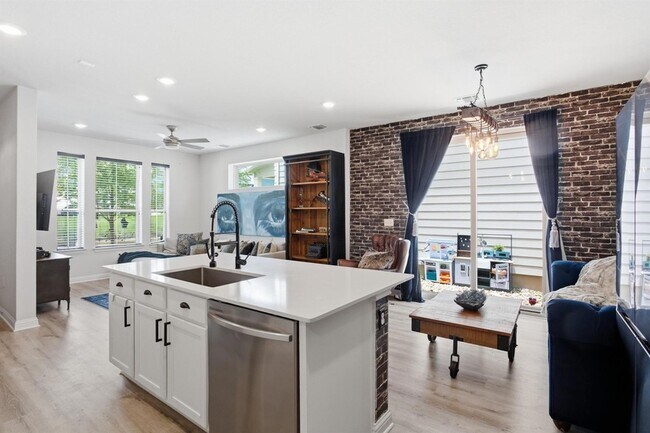 Building Photo - 8525 Leroi Dr