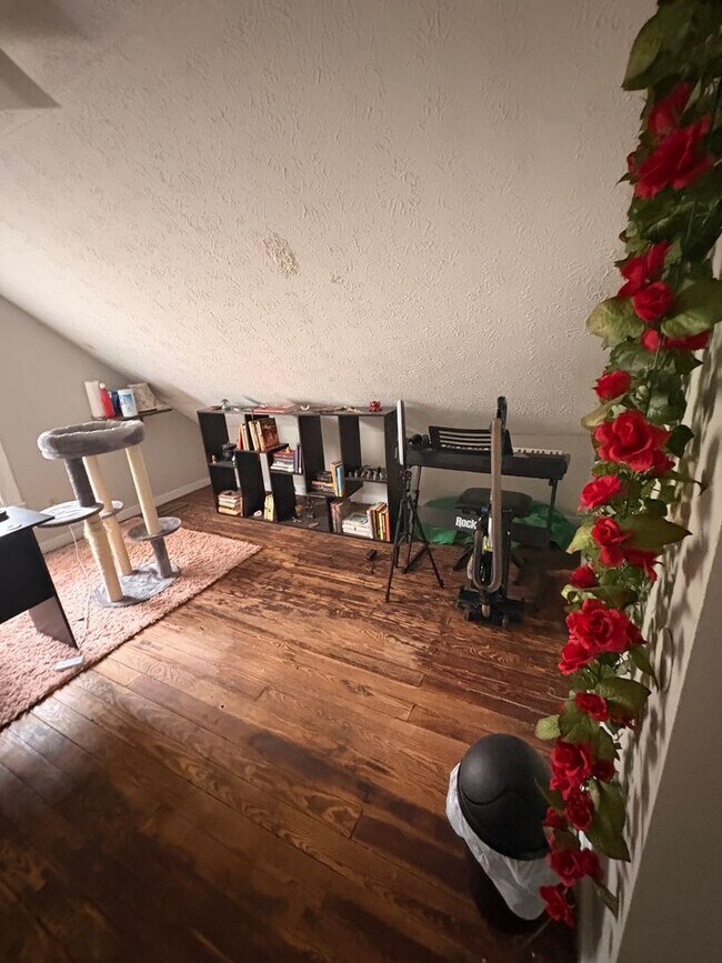 Building Photo - 462 Whitehall Rd