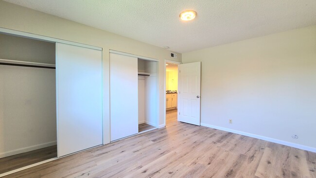 Building Photo - 2BD / 1BTH 1 STORY UNIT AVAILABLE W/ GARAGE!