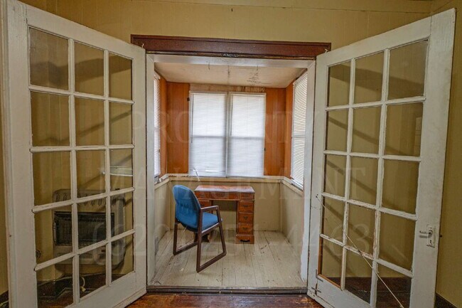 Building Photo - Studio Apartment - All Bills Paid