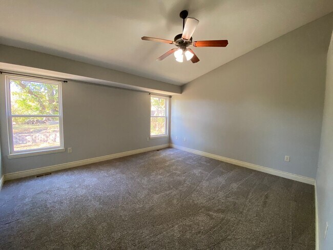Building Photo - MINUTES FROM FT. RILEY! TWO CAR GARAGE!