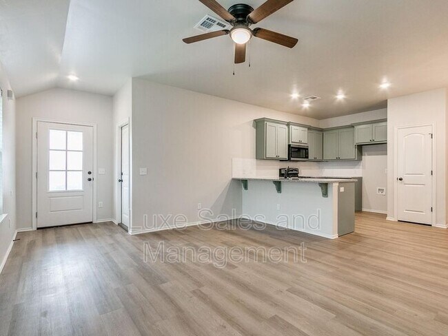 Building Photo - 10601 Lawson Ln