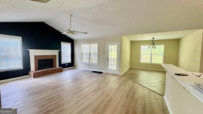 Building Photo - 2336 Pettit Dr