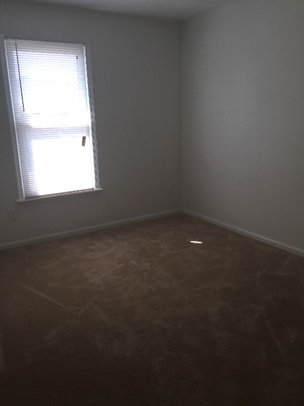 Building Photo - 728 Kennesaw Ct