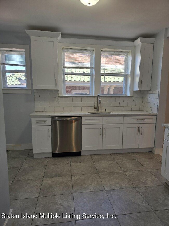 Building Photo - 542 BROADWAY-