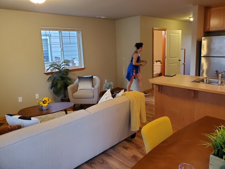 Building Photo - 176 N Township St