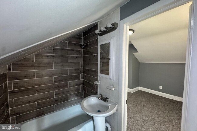 Building Photo - 2502 Halcyon Ave