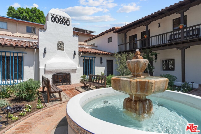 Building Photo - 1308 N Harper Ave