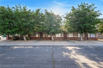 Building Photo - 1611 E Harmon Ave